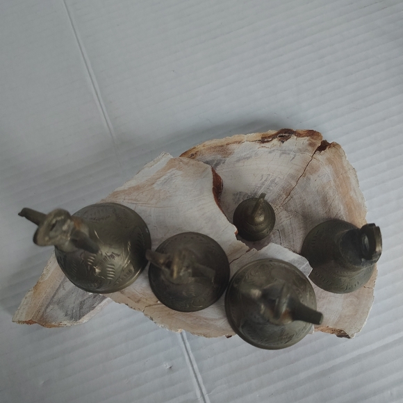 Bells Of Sarna India Brass Etched Bells Lot Of 5 different Size Bells Christmas - Picture 8 of 16